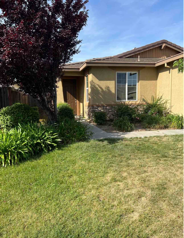 Building Photo - 1430 Santona St