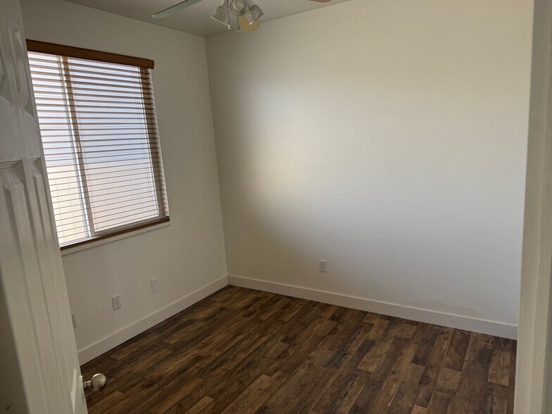 Building Photo - 913 York Dr