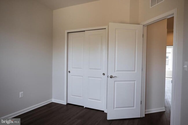 Building Photo - 238 Mainstream Dr