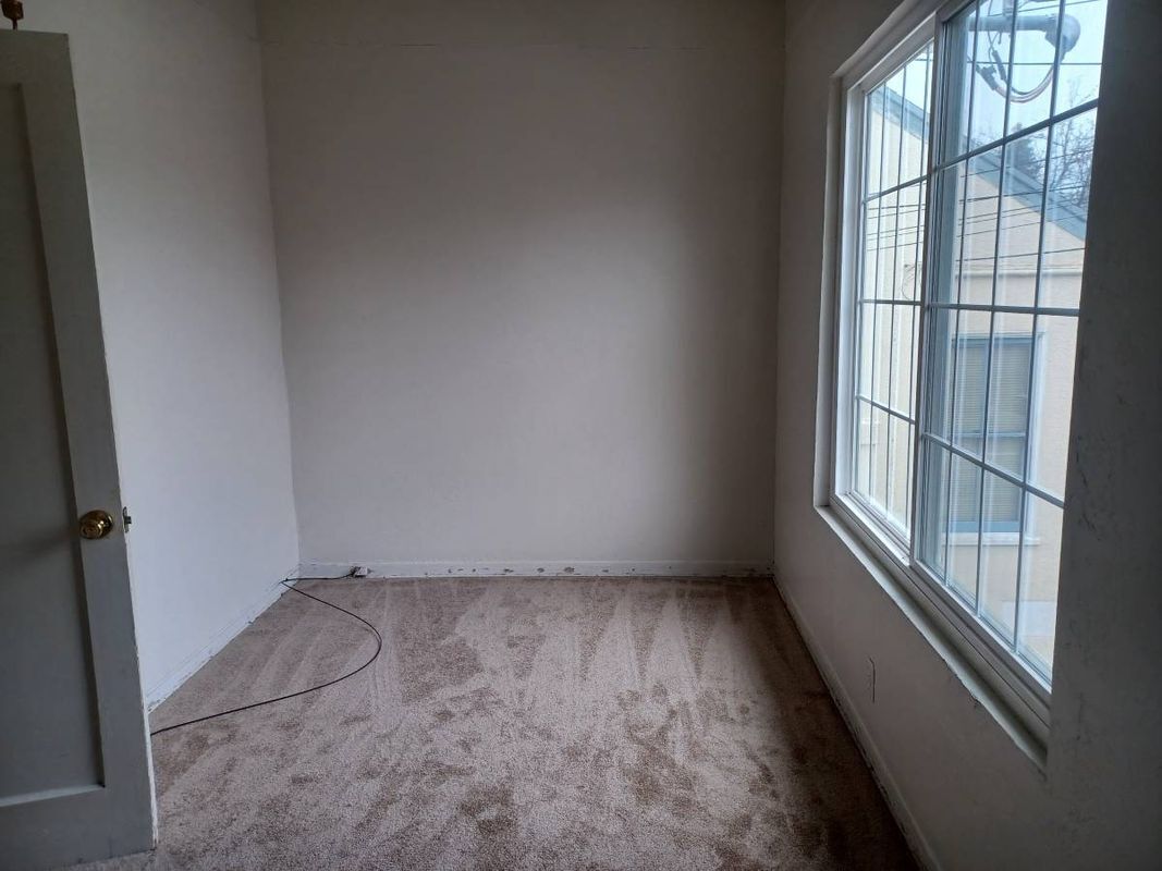 Building Photo - 825 61st St
