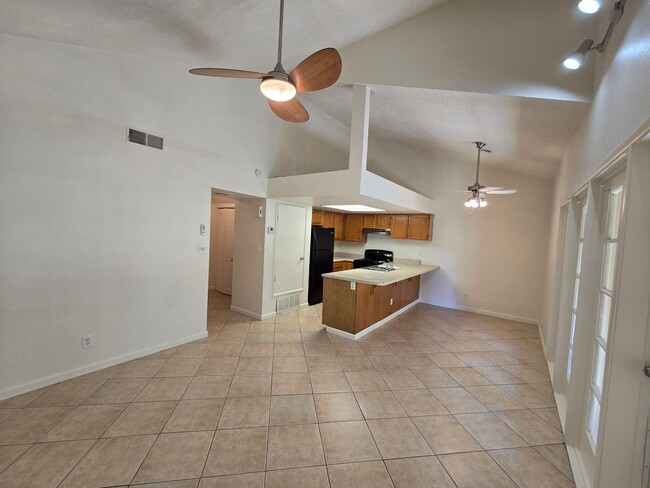 Building Photo - 1 Bed 1 Bath Spacious Apartment