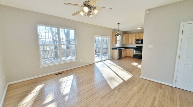 Building Photo - 3 Bed / 2-1/2 Bath Single Family Home w/1-Car garage