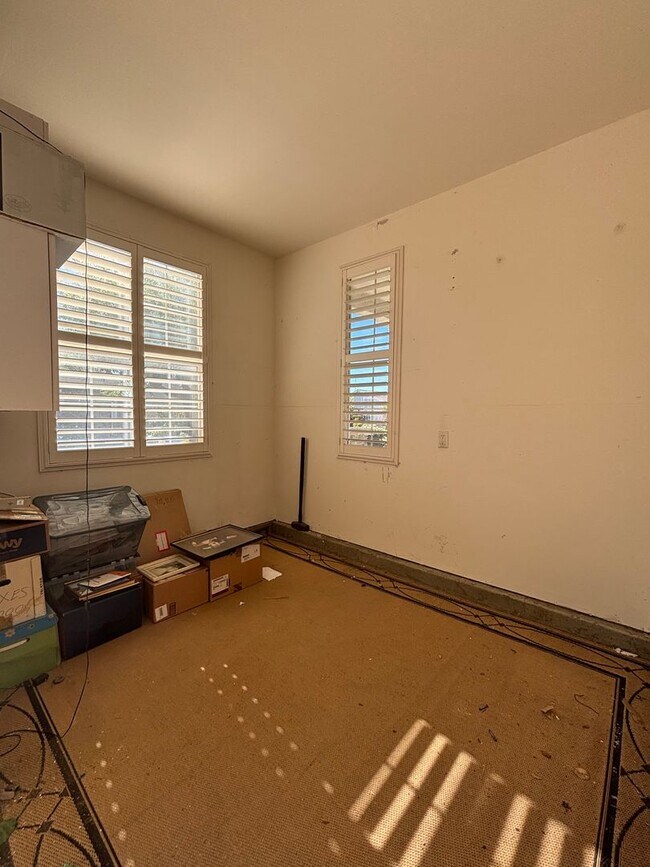 Building Photo - Gorgeous 3 Bed 2.5 Bath with SOLAR! 55+ Community