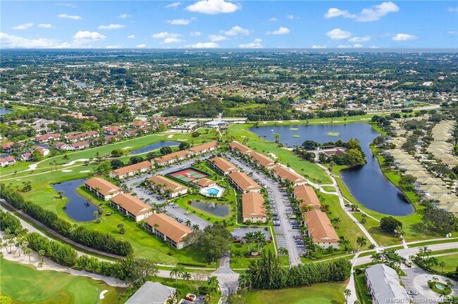 Building Photo - 102 Pinecrest Cir