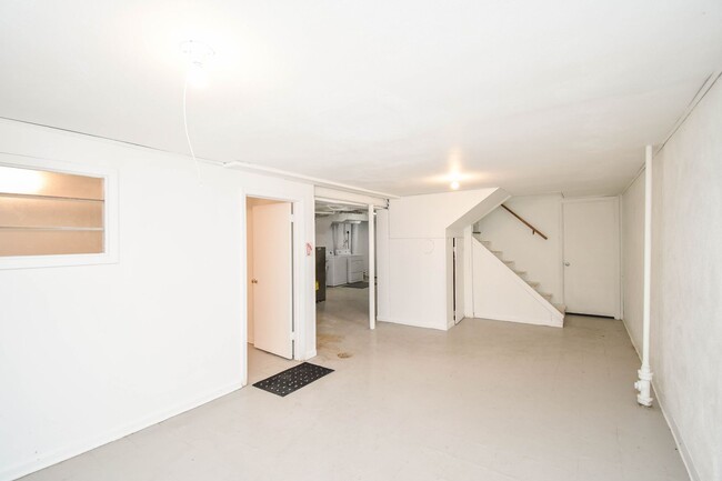 Building Photo - Cozy & Fully Furnished 1-Bedroom Near Sanf...