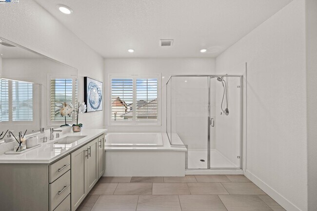 Building Photo - 318 Paradiso Ct