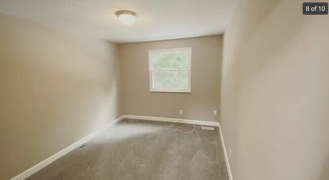 Building Photo - 2831 Lake Forest Dr