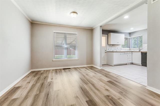 Building Photo - 5016 W Mockingbird Ln