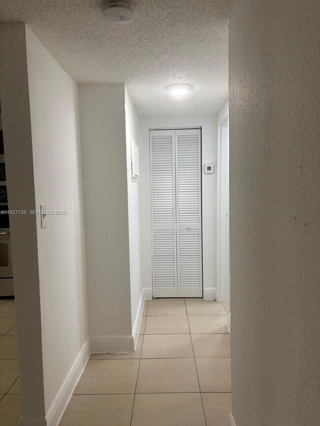 Building Photo - 5100 SW 41st St