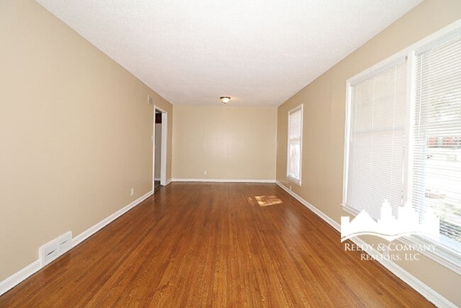 Building Photo - 2010 Tammwood Dr