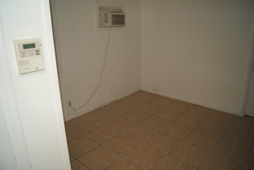 Eat in Kitchen - 1941 Pierce St