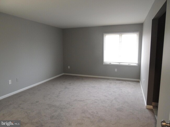 Building Photo - 404 Pinebrooke Cir