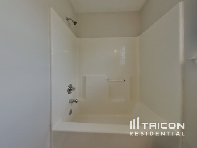 Building Photo - 1005 Ulster Ct