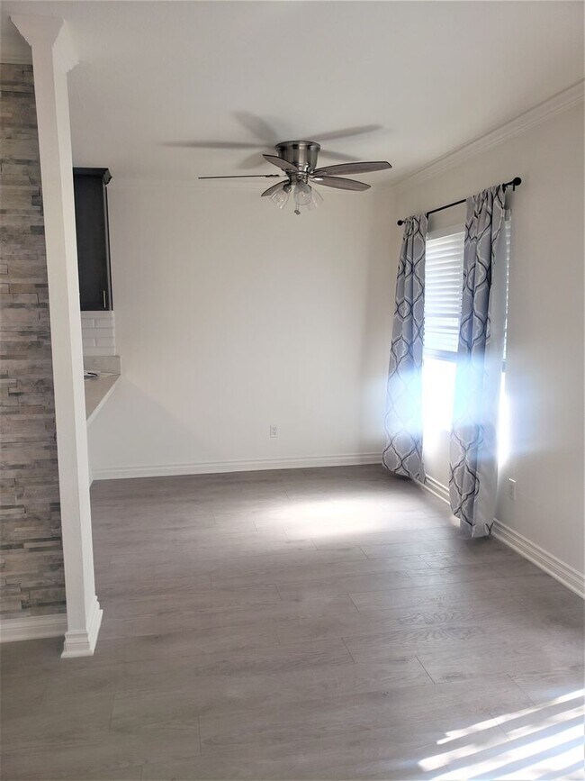 Building Photo - Recently Remodeled 2 bedroom