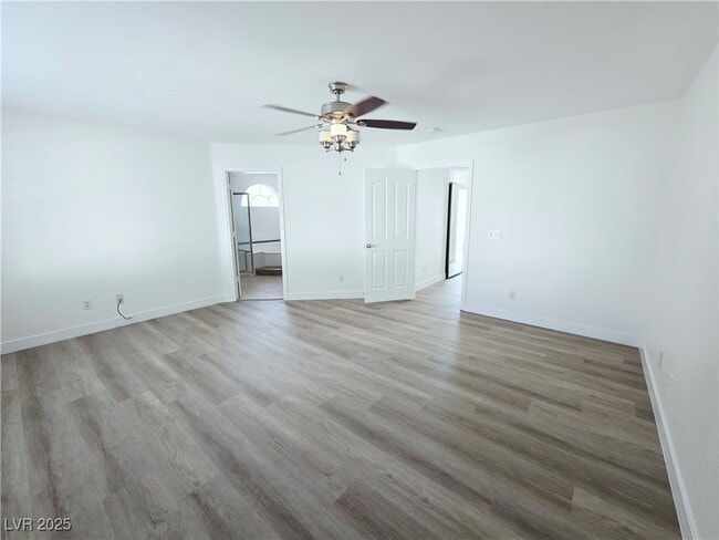 Building Photo - 8528 W Gilmore Ave