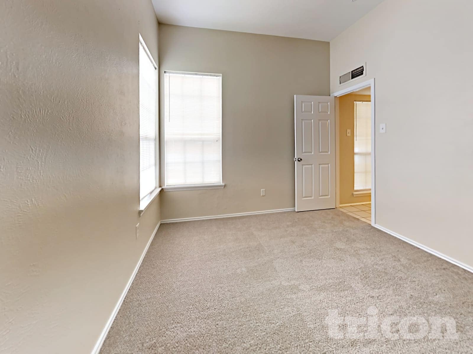 Building Photo - 7811 Bluff Trail Dr