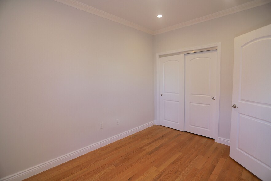 Building Photo - 106 Poplar St