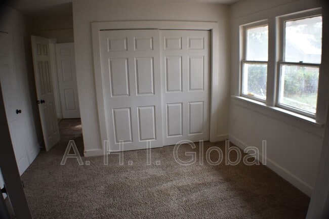 Building Photo - 3904 S Tyler St
