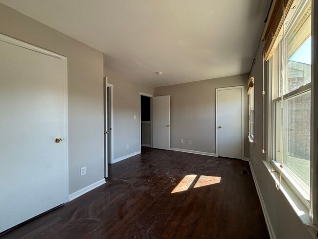 Building Photo - Townhouse Ready for Rent