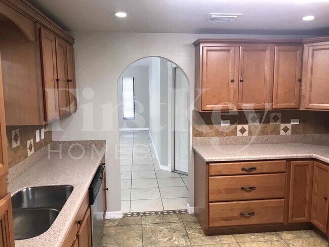 Building Photo - 241 SW 32nd Terrace