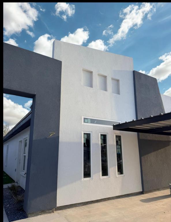 Building Photo - 1217 Rosewood Rd