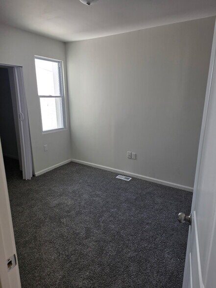 Building Photo - 2927 Oakley Ave