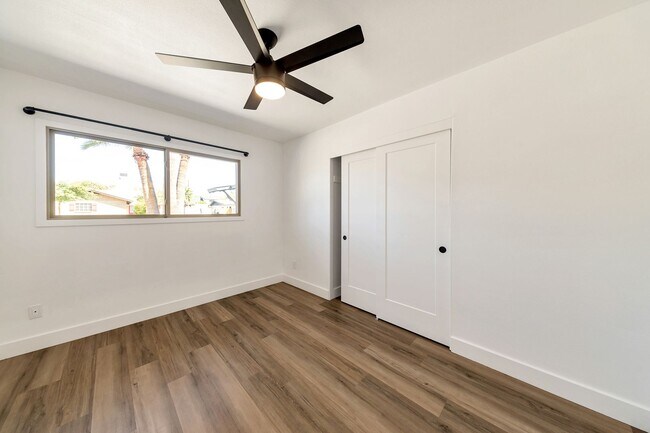 Building Photo - Remodeled 3 Bed 2 Bath 2 Car Garage Unfurnished 12 month lease with bonus room and AC in 2 car ga...