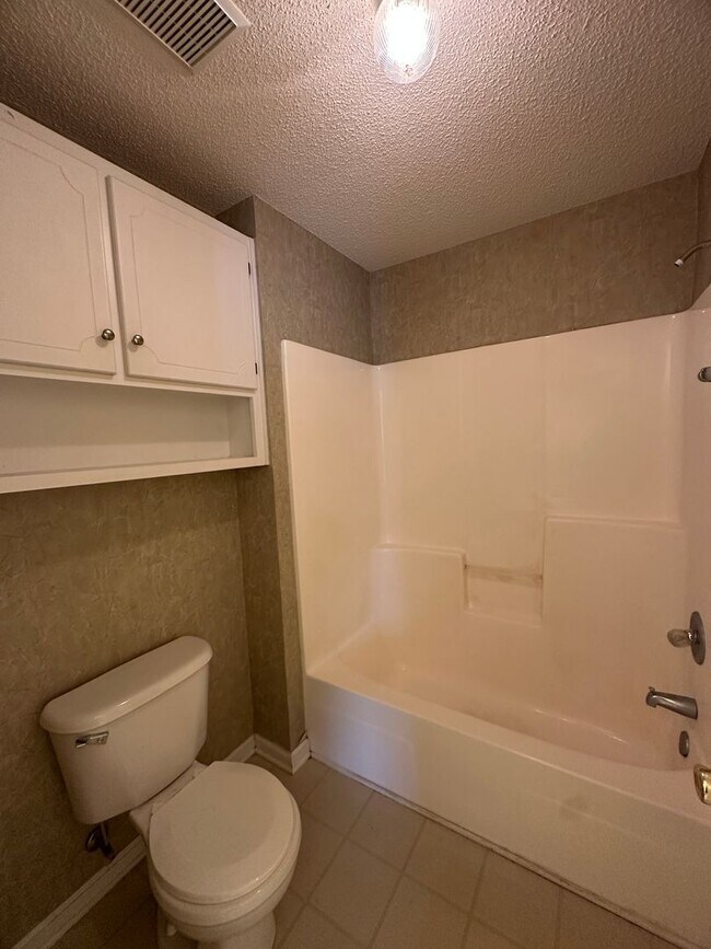 Building Photo - 105 S Spring View Dr