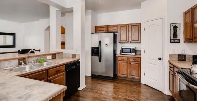Building Photo - 6 month lease available! D20 5bdrm Home on...