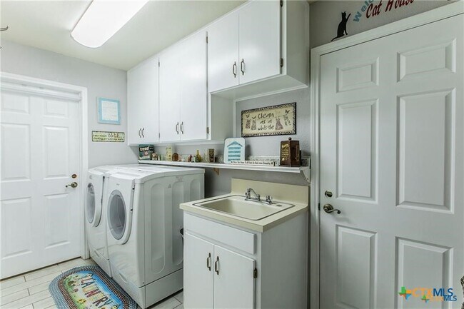 Building Photo - 3117 Kensington Ct