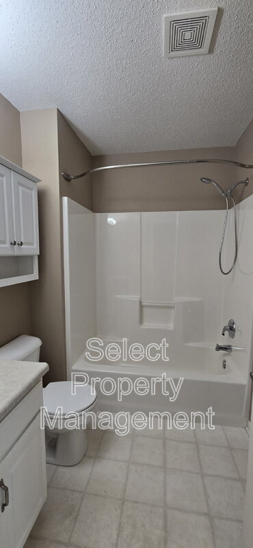 Building Photo - 5438 Thornbriar Ln