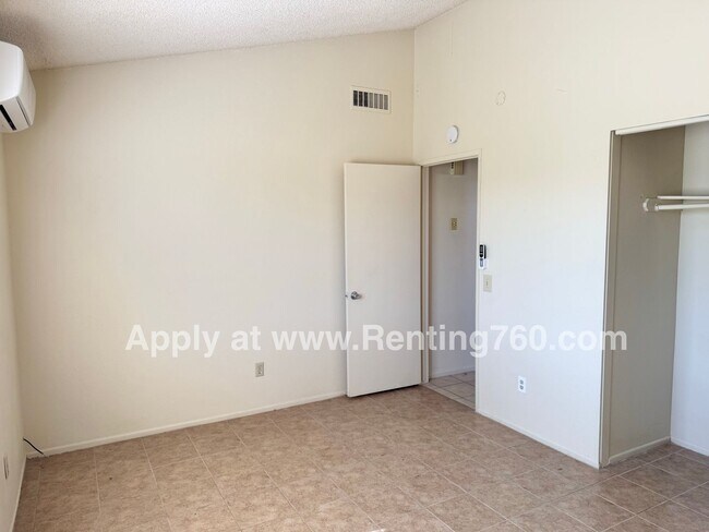 Building Photo - Spacious 2 Bed 1 Bath Home With Indoor Lau...