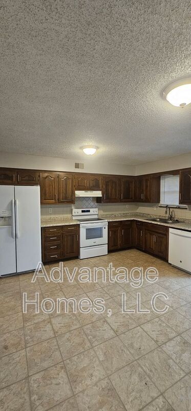 Building Photo - 11418 E 71 St