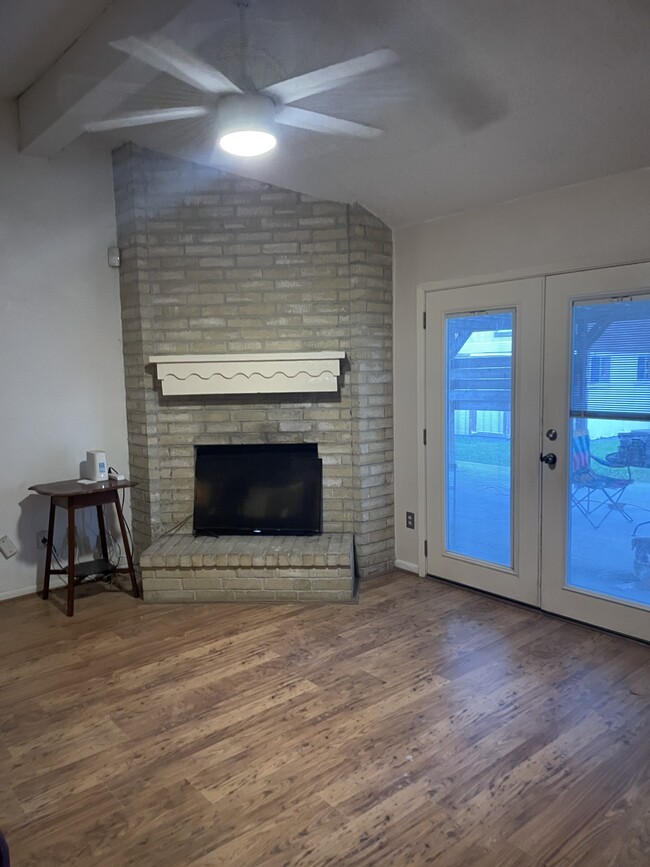 Building Photo - 2703 Walnut Hollow St