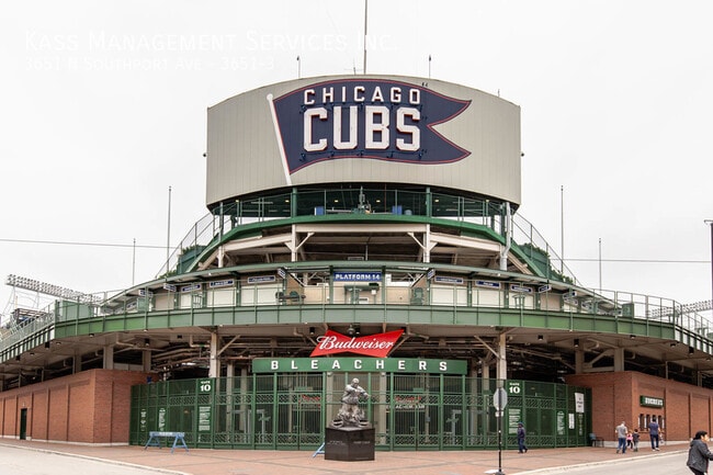 Building Photo - Newer Construction Prime Southport Corrido...