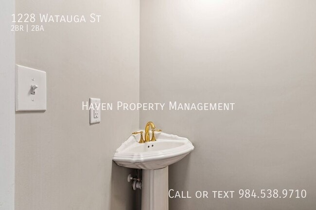 Building Photo - 1228 Watauga St