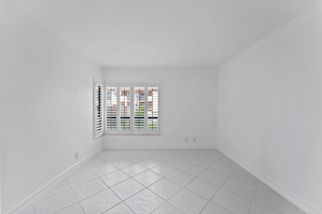 Building Photo - 2339 SW 15th St