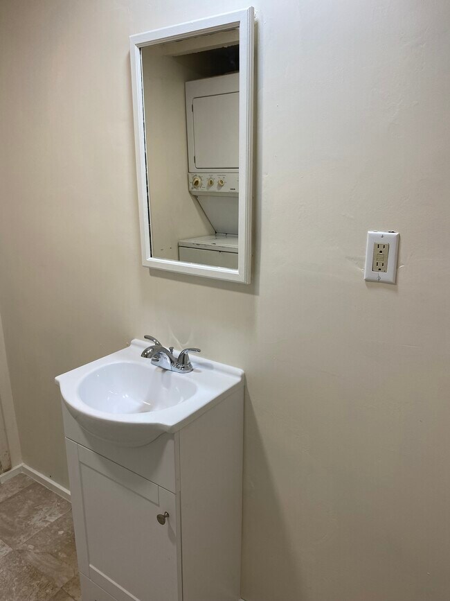 Building Photo - 511 Galveston St