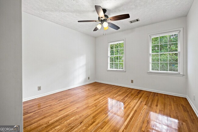 Building Photo - 965 Millbrook Ct