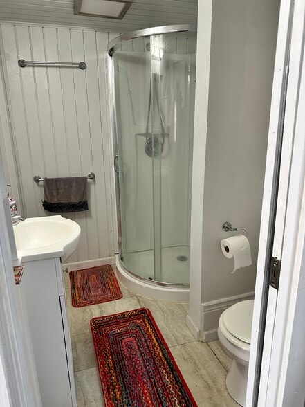 First Full Bathroom - 423 Dakin St