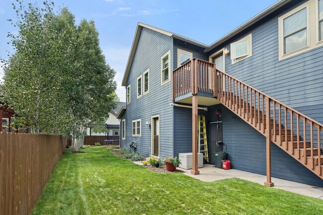 Building Photo - 408 Meadow Ct