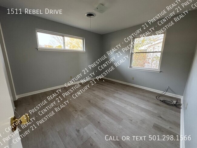 Building Photo - 1511 Rebel Dr