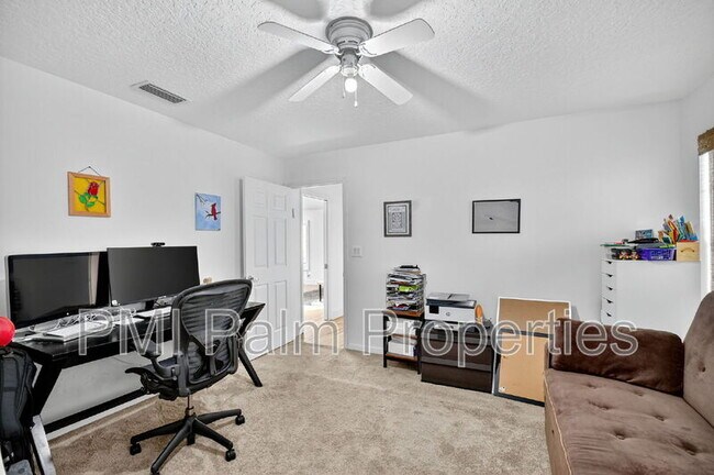 Building Photo - 2700 Yarmouth Dr