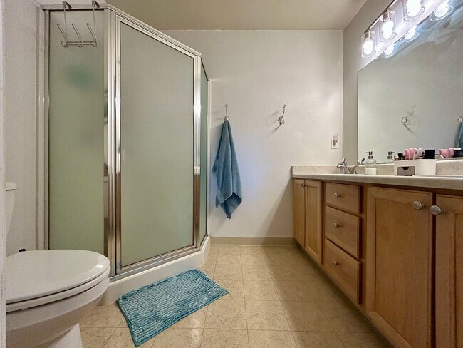 Building Photo - VA-FEY01