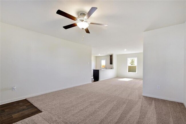 Building Photo - 525 Riverdale Dr