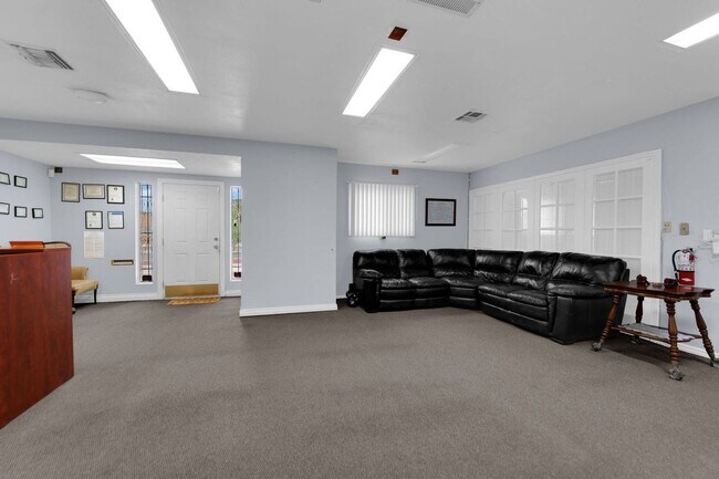Building Photo - 1404 S Maryland Pkwy