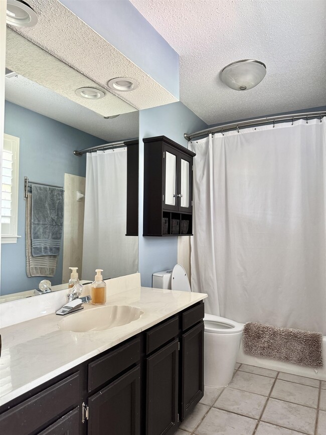 Building Photo - 7881 Elm Leaf Dr