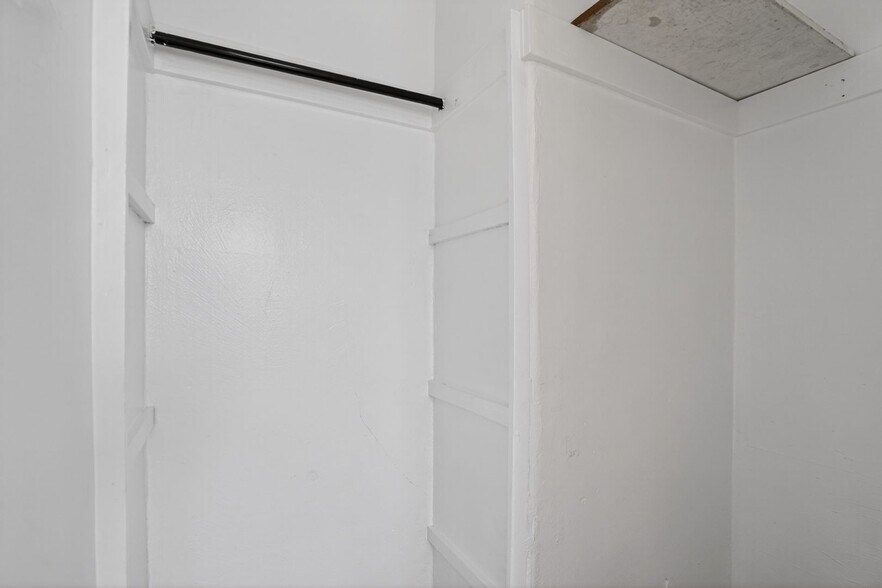 Building Photo - 1157 E 21st St