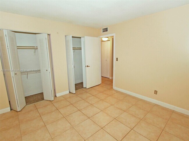 Building Photo - 8650 SW 109th Ave