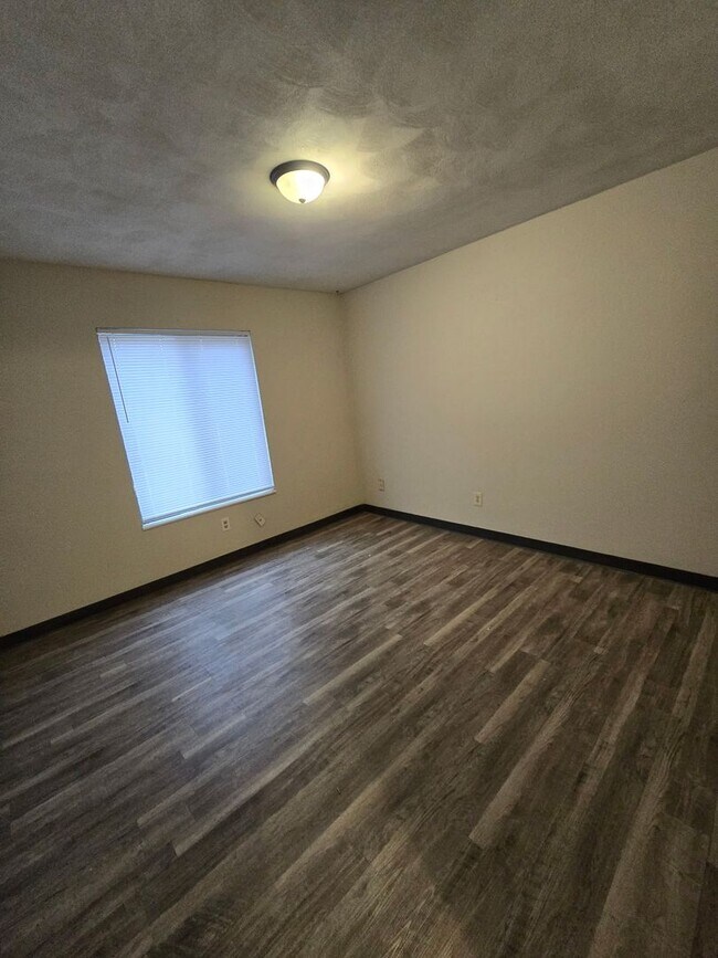 Building Photo - 5201 S Brooks Dr